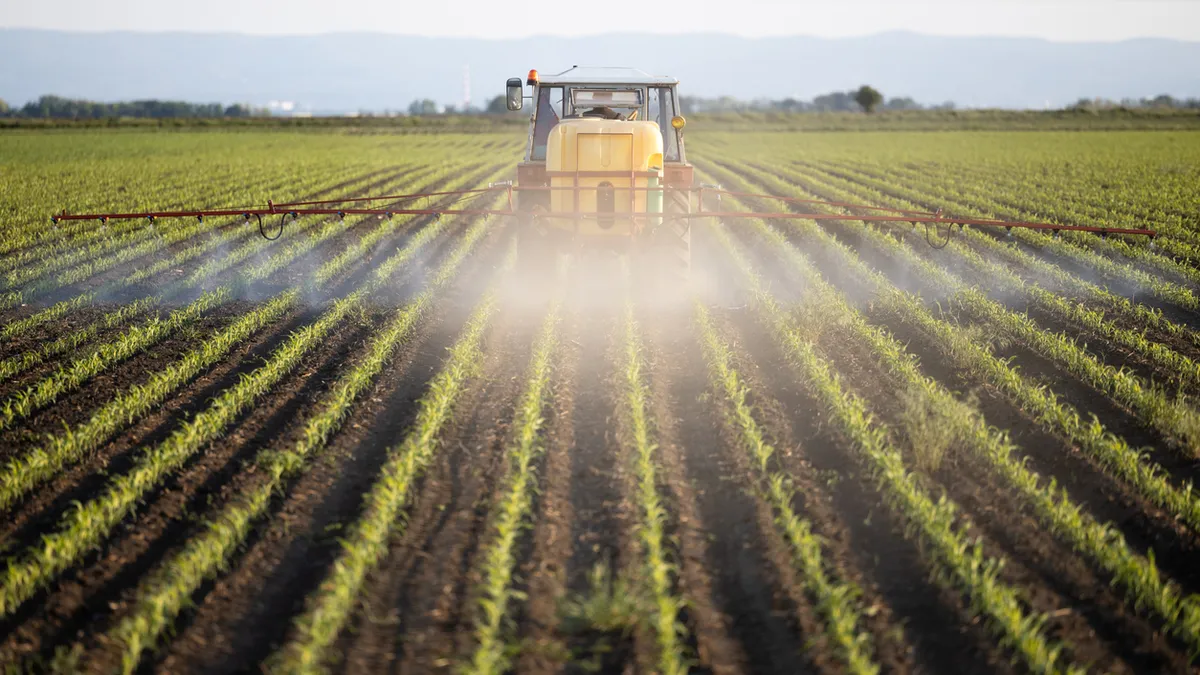 Sous couvert de biocontrôle, la Commission vide de sa substance la législation des pesticides